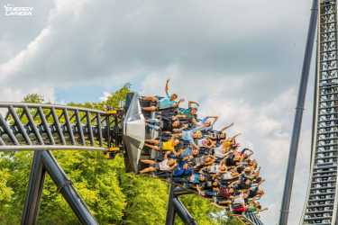 WAKACYJNY HIT !!! Z wyjazdem do Energylandii, wycieczkami do Wiednia, na Słowację i do aquaparków. Ośrodek z basenem letnim. Kolonia 7-13 lat, obóz 14-18 lat.(DW Lidia)